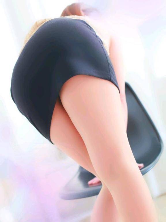 ひとみ《お水系不倫妻》