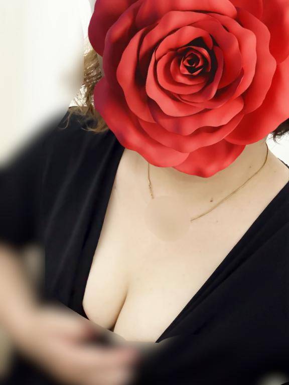 りょう《気品溢れる長身人妻》
