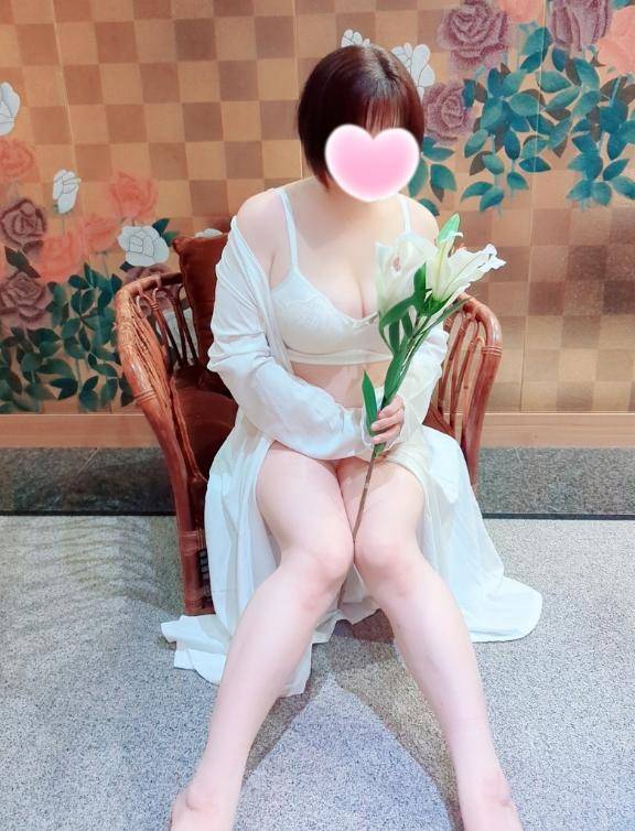 撫で回したくなる、Hなお体(^^)