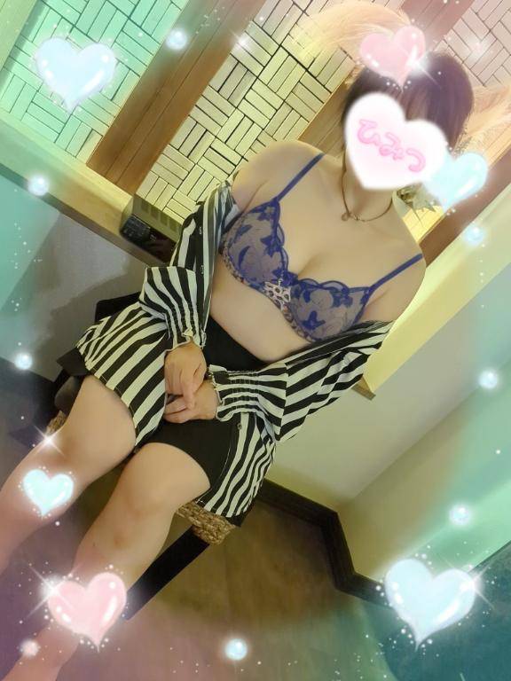 あいこ《バイブを前の穴に…》