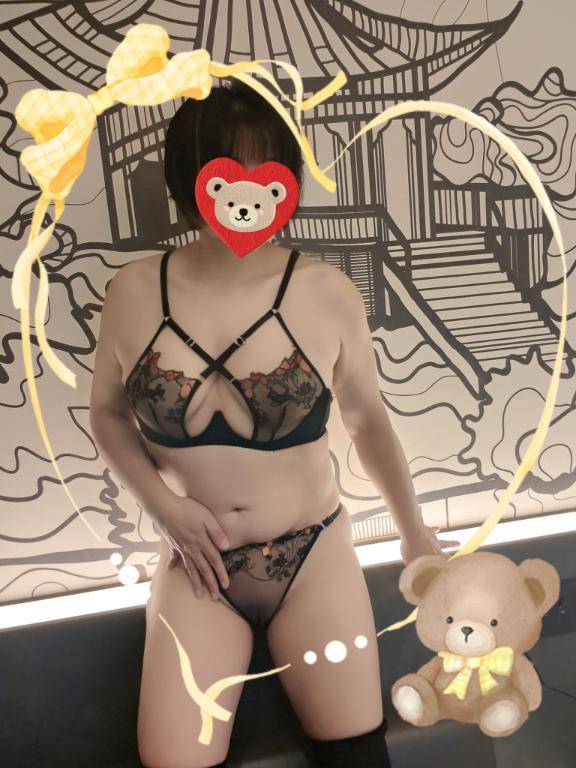 あいこ《バイブを前の穴に…》