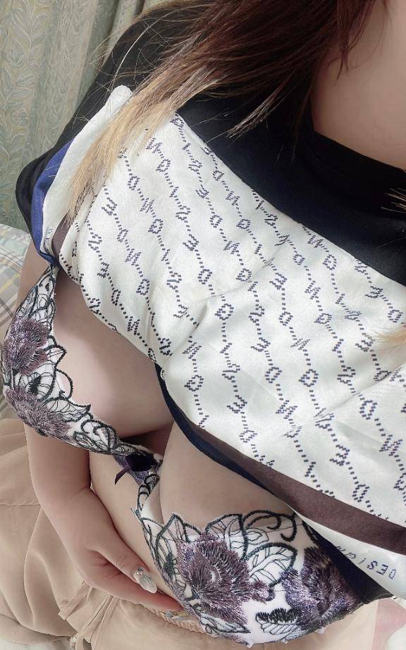 みい《勝負するおっぱい》