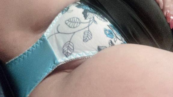 みい《勝負するおっぱい》