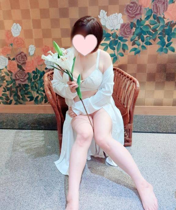 あいこ《バイブを前の穴に…》