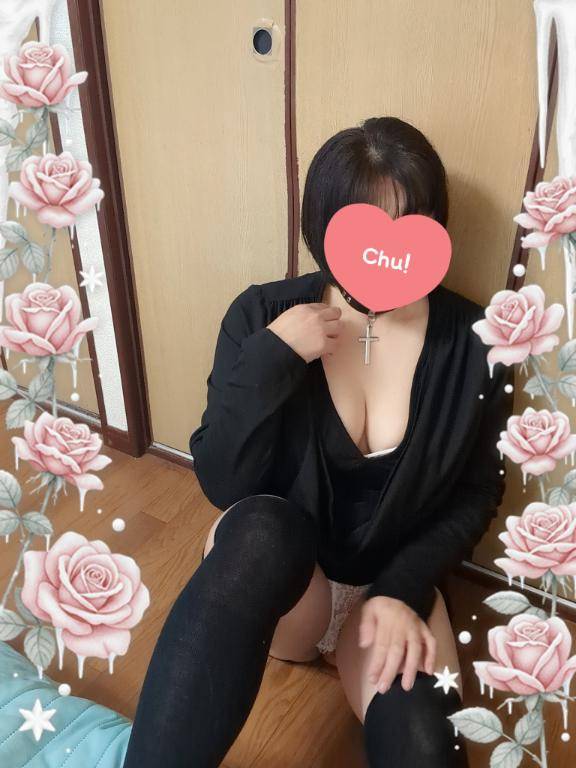 あいこ《バイブを前の穴に…》