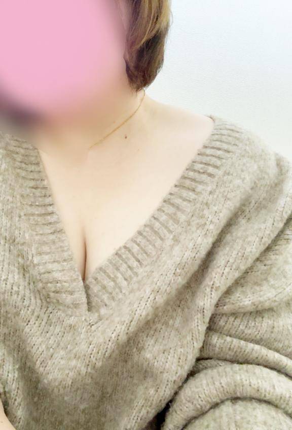 りょう《気品溢れる長身人妻》