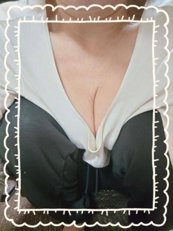 ゆき《細身の熟女枠》