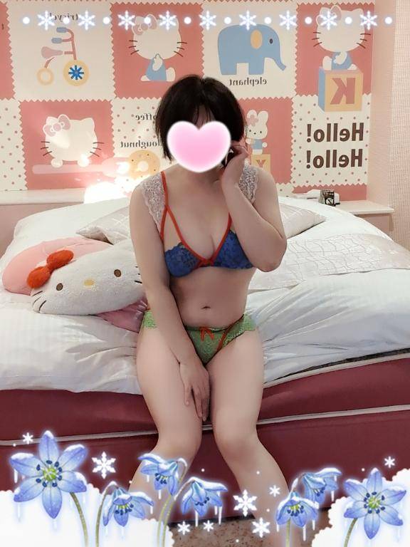 あいこ《バイブを前の穴に…》