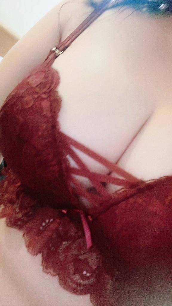 みい《勝負するおっぱい》