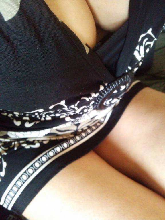 ひとみ《お水系不倫妻》