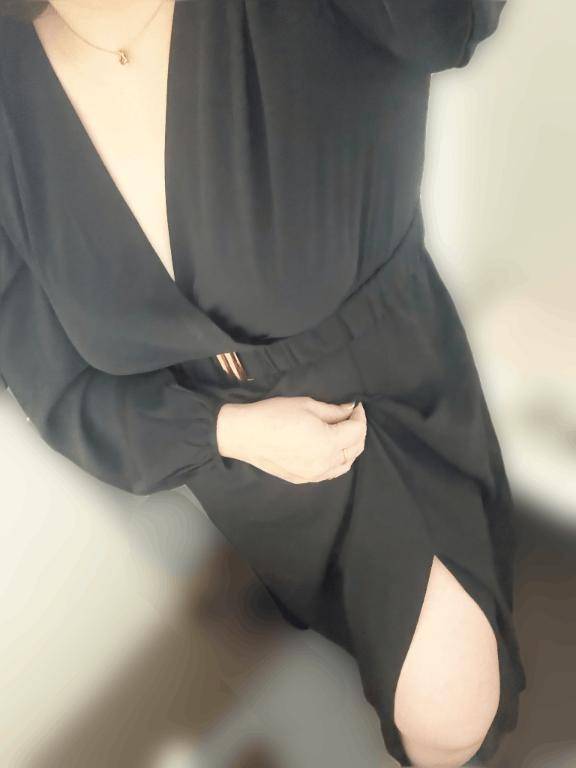 りょう《気品溢れる長身人妻》