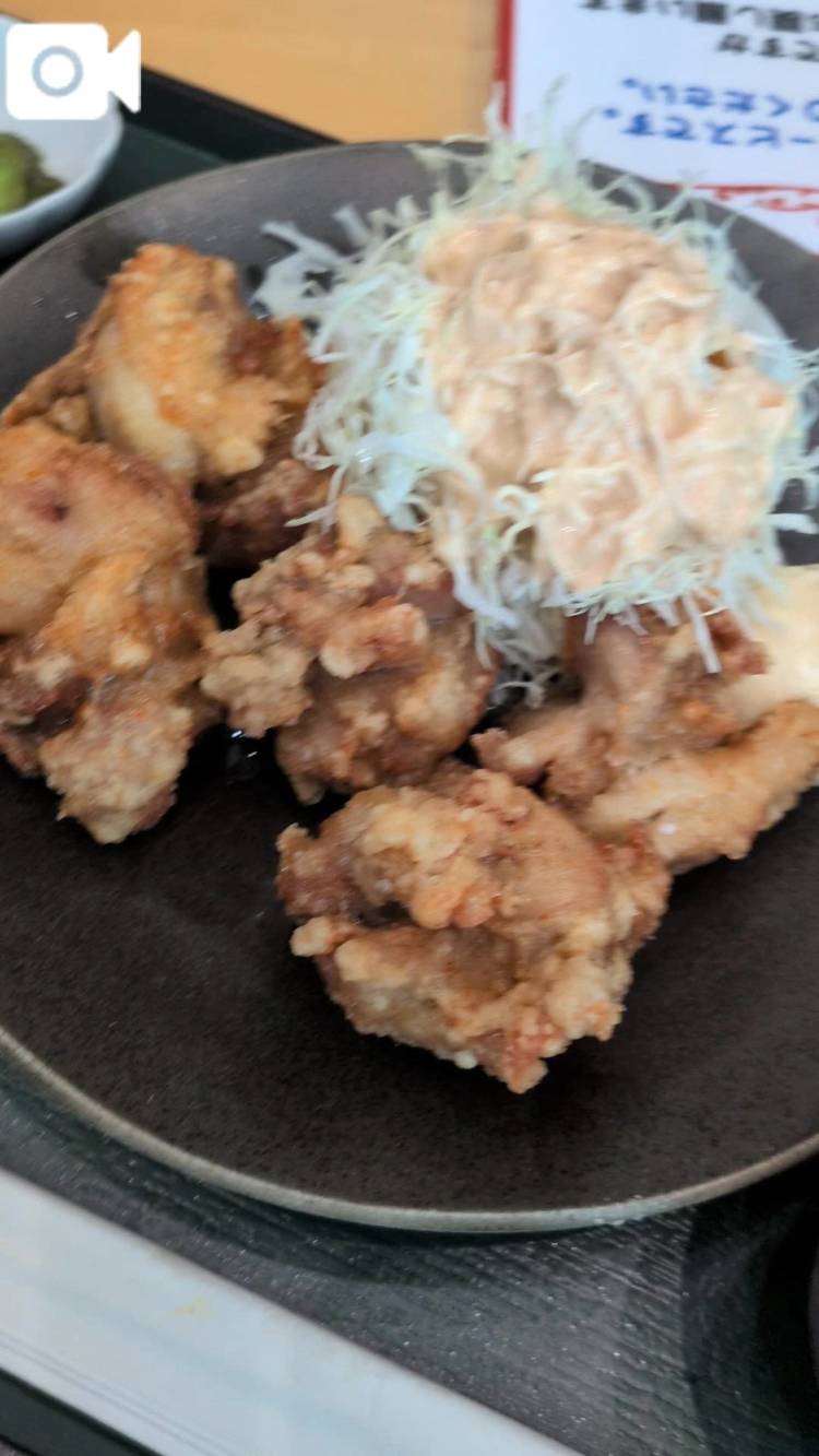 お昼ご飯なぅwww