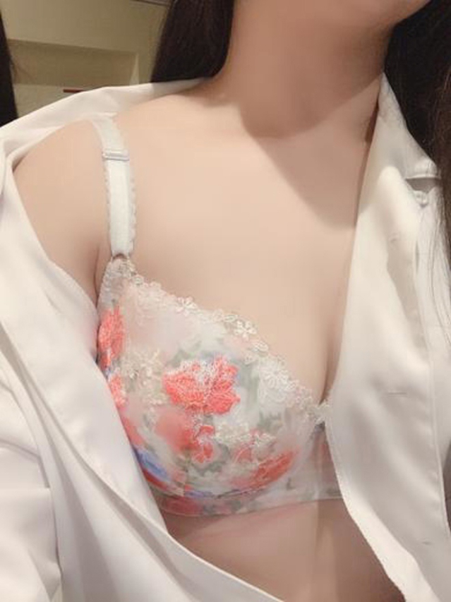白い兎 巨乳 おと