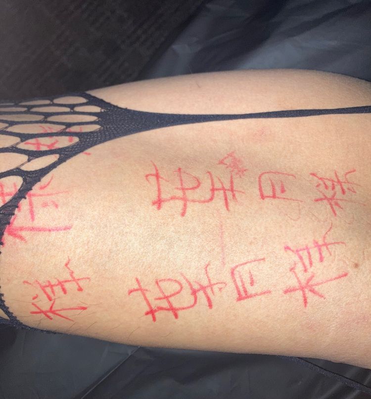 赤い葉月様。