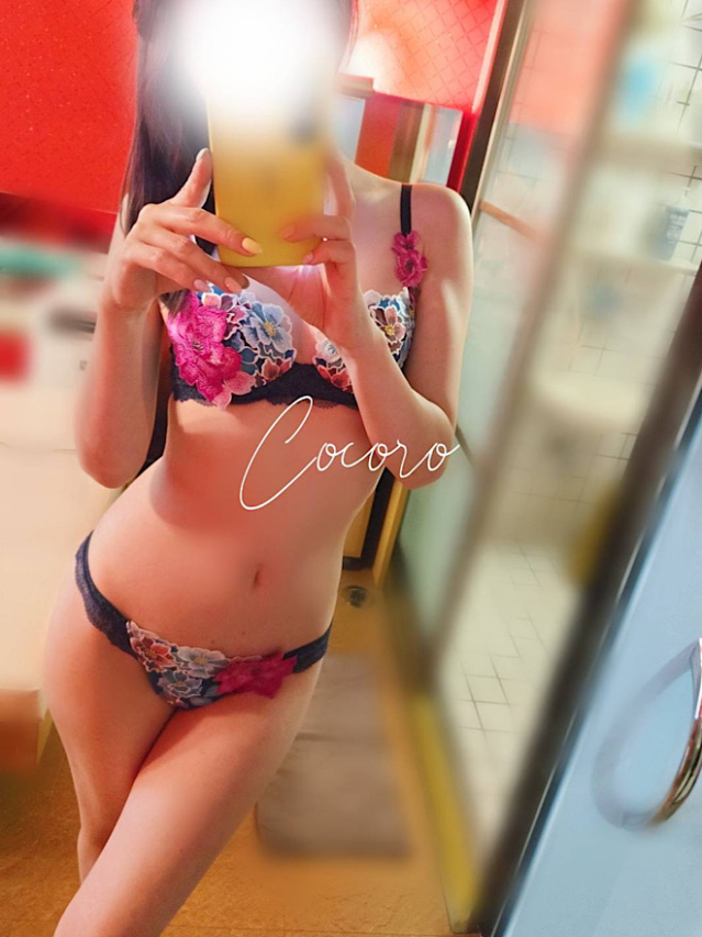 ココロ　【アソボ♡】【極上のエロスstyle美脚性感師】（逆夜這い・M性感専科◆◆◆金・瓶・桃◆◆◆）