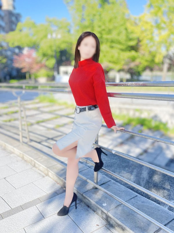 綾瀬まゆ（こあくまな人妻・熟女たち　東広島店　(KOAKUMAグループ)）