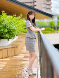 安達ひなの