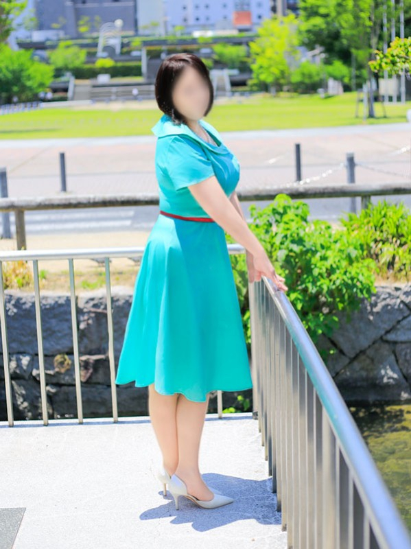 河野しおり