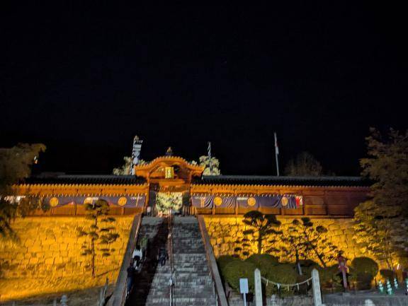 夜に神社行くのは久しぶりだった...