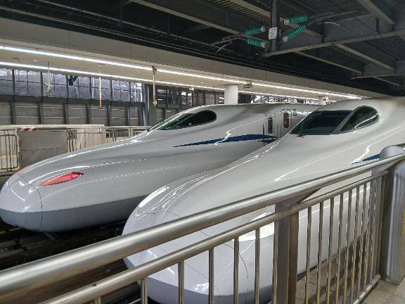 新幹線で...
