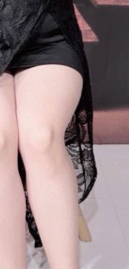 挟まれたら気持ちいい太ももだよ♥