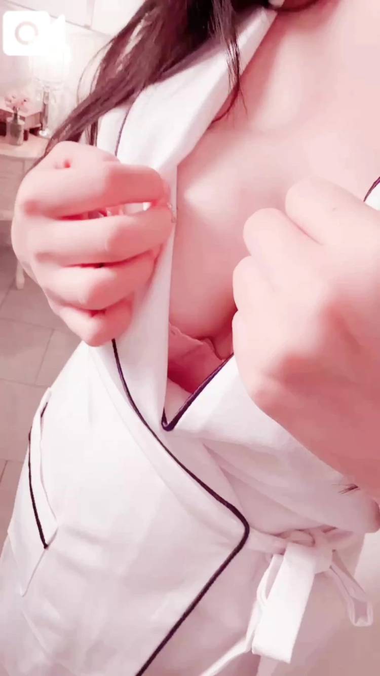 チラ見せ̳^.  ̫ .^ ̳♡⃛