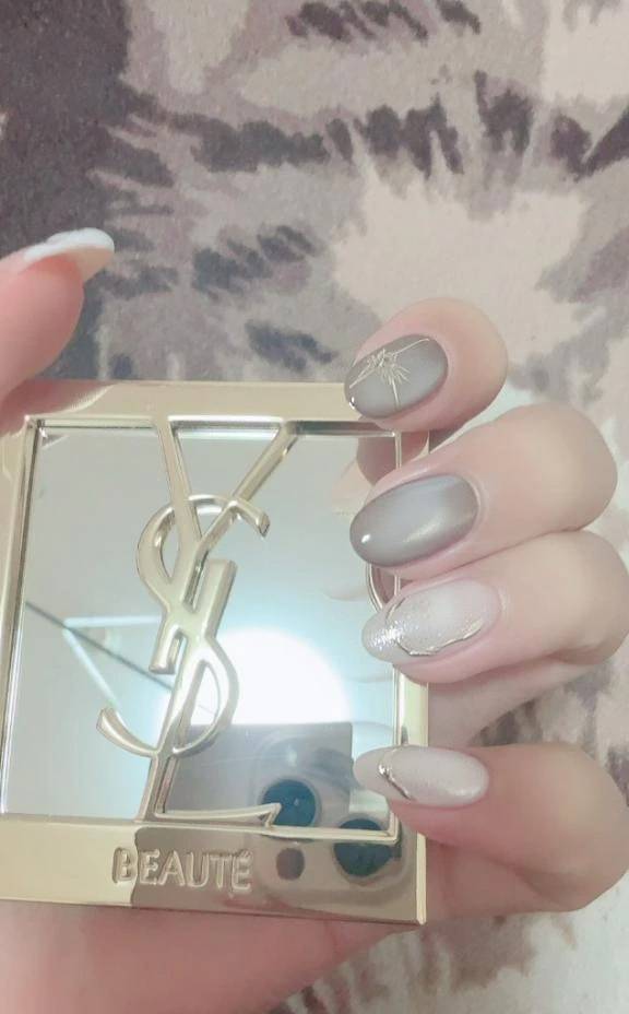 差し入れで頂いた鏡૮⑅﻿ o̴̶̷ .̮ o̴̶̷ ა♡愛用してるよ♡