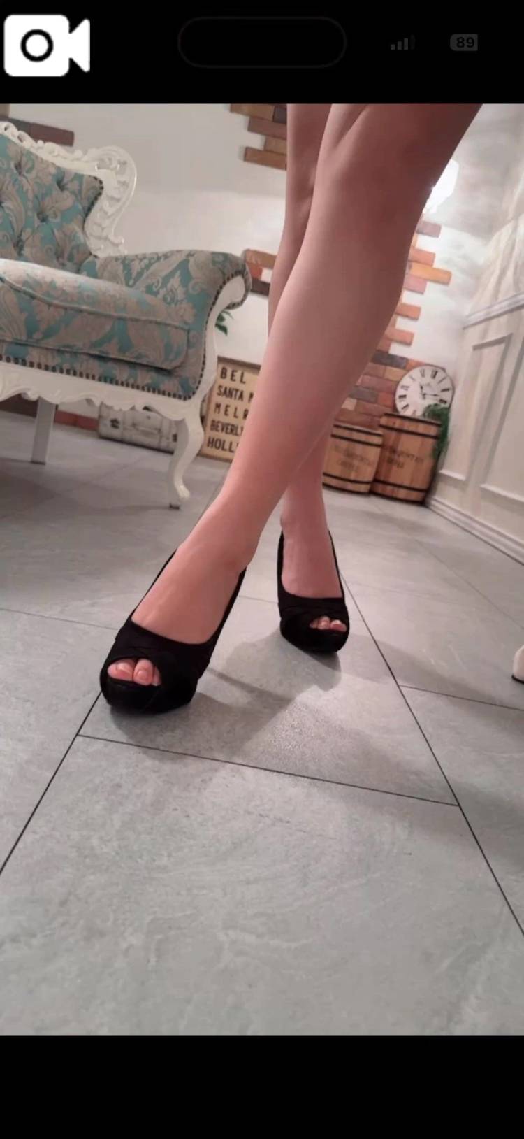 出勤しました♡♡ 本日11-16までです♡♡ たまには脚の動画🦵