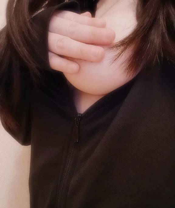 パーカーから...