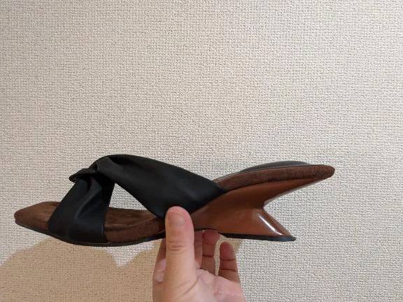 新しいサンダルに...