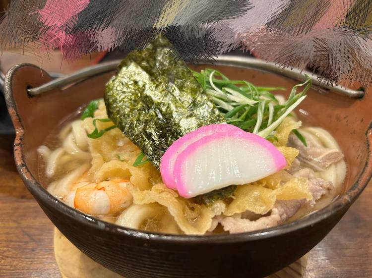 お昼は鍋焼きうどん