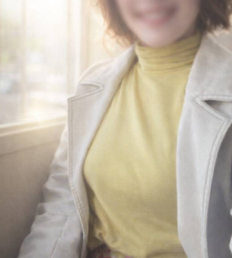 ピタッとしたタートルニット