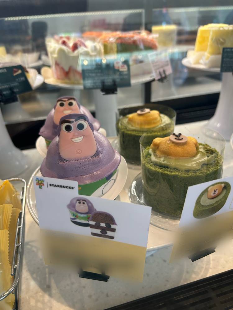 どこから食べようかな？
