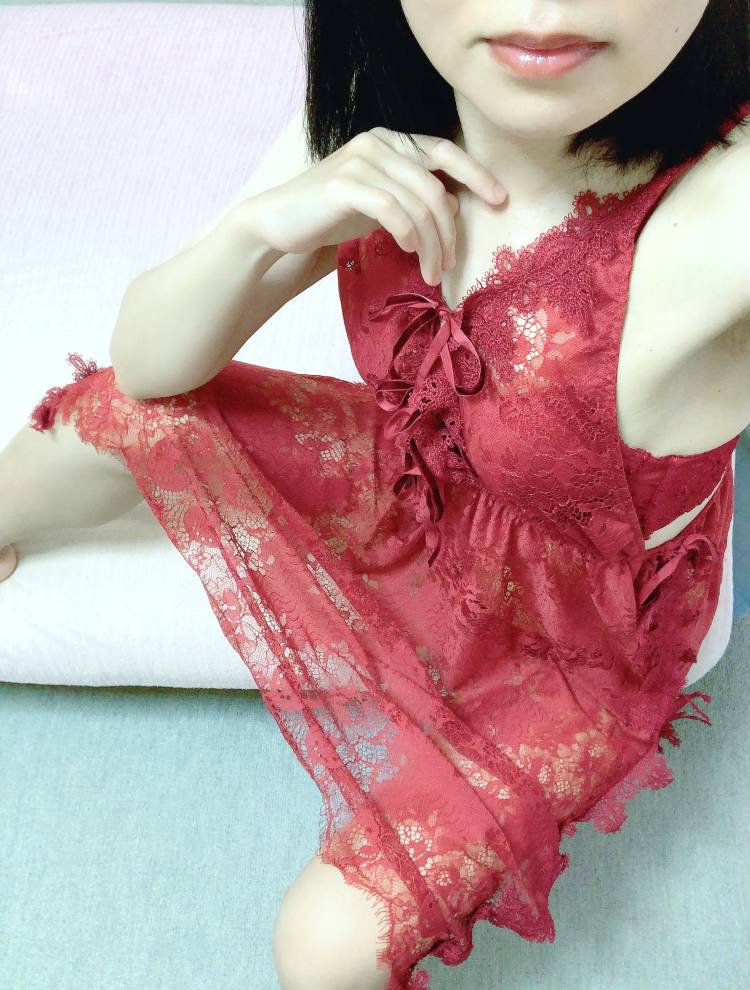 見つめられながら