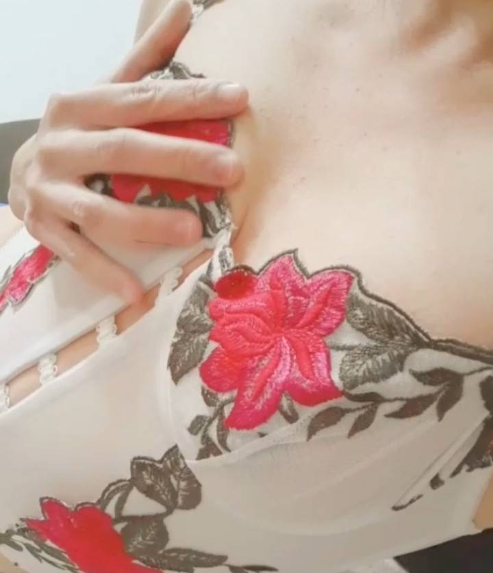 さわさわ、さわさわ…♡