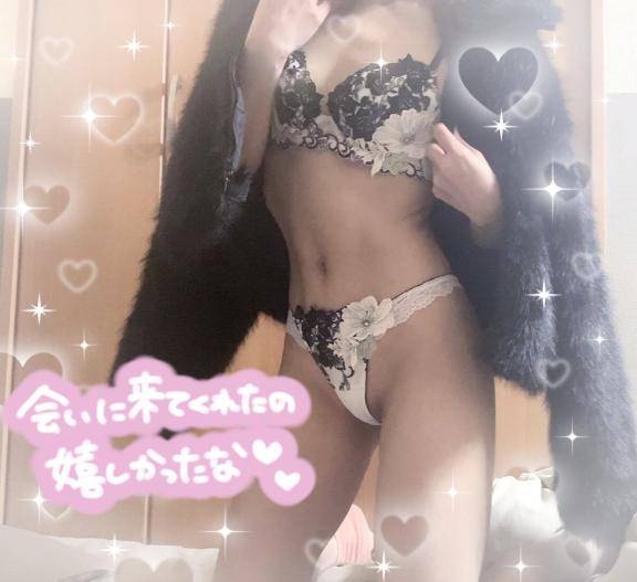 【私のパンチも素手でﾖﾛｼｸ】