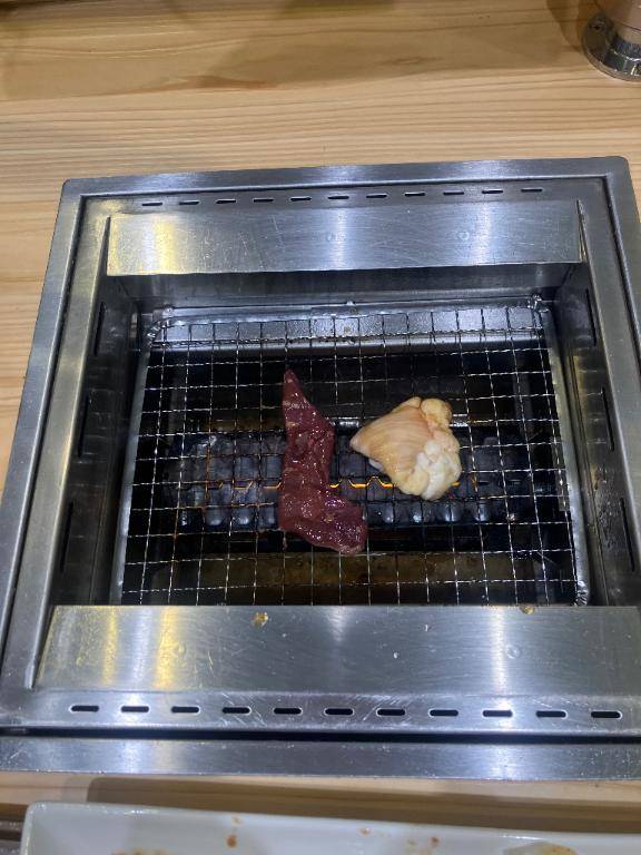 ?上げ膳据え膳のお嬢様が一人焼肉?