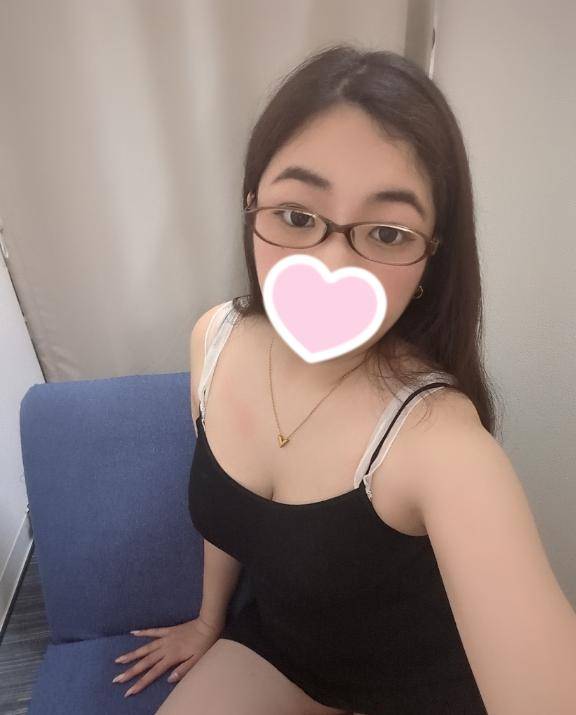 今日はメガネOLです👓🖤