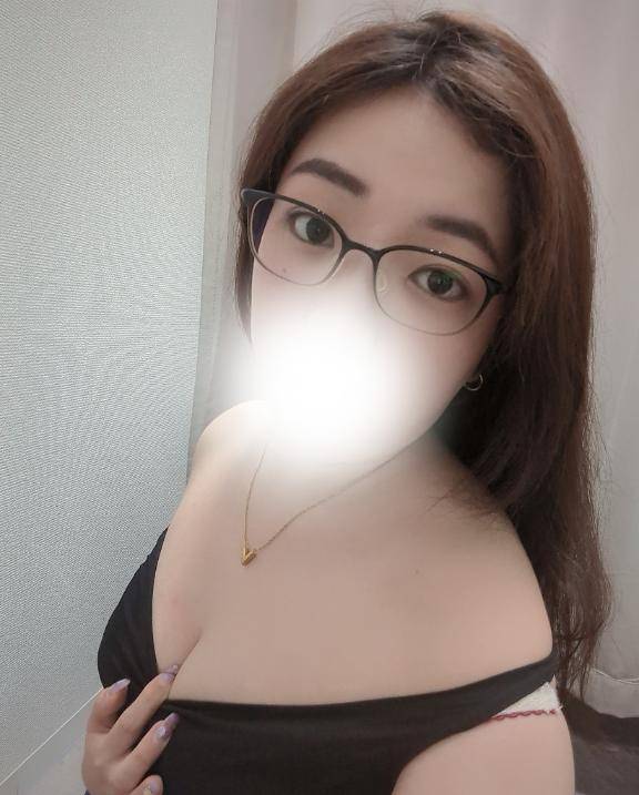 メガネ姿、好きですか？♡