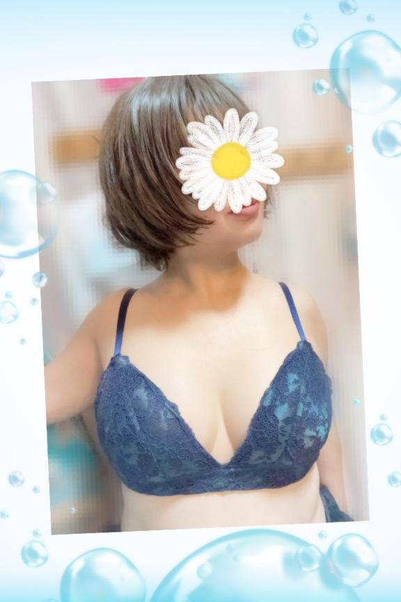 絶賛！ペン回し練習中！！^ - ^