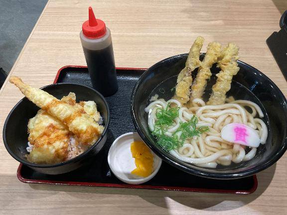 資さんうどんに行きました