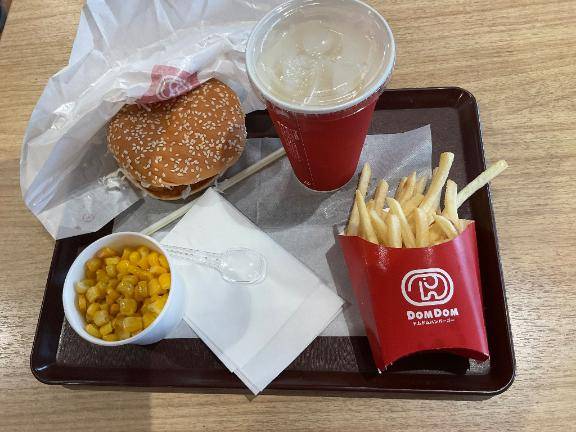 ドムドムハンバーガーに行きました