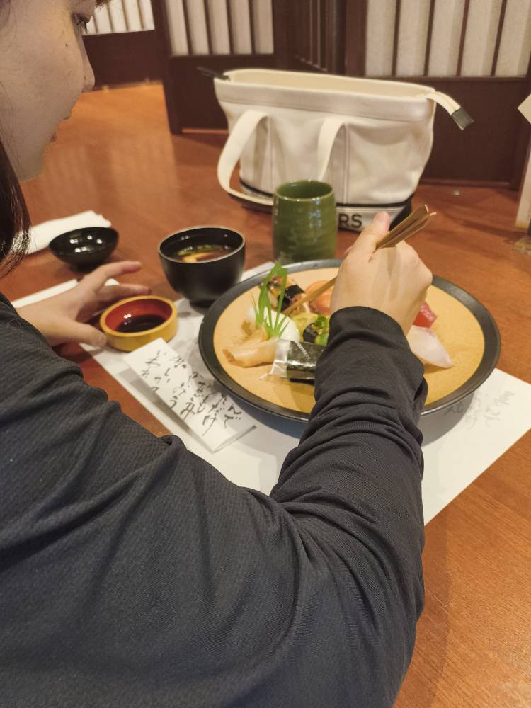 "岡山レンタル彼女💖喜怒哀楽　お寿司😀妊娠中・育休中もお仕事できる💖サイトのオキニトークで女の子とやり取り出来ます😃2025年も素敵なデートお待ちしています💖母乳ママのしえさん💖" を YouTube で見る