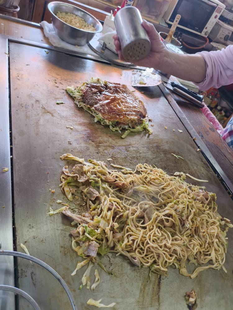 "岡山市中区円山お好み焼きはな屋安く美味しいです🤓" を YouTube で見る