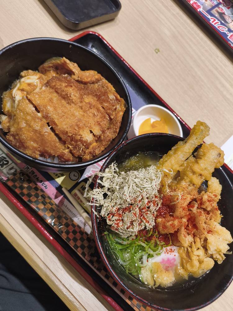 "資さんうどん　大元店💖高齢者障害者の方もお気軽呼んでください💖2026年も素敵なデートお待ちしています💖川上さん＆かのえさん💖岡山人妻案内所＆岡山お見合い桜💖#岡山市 #資さんうどん" を YouTube で見る