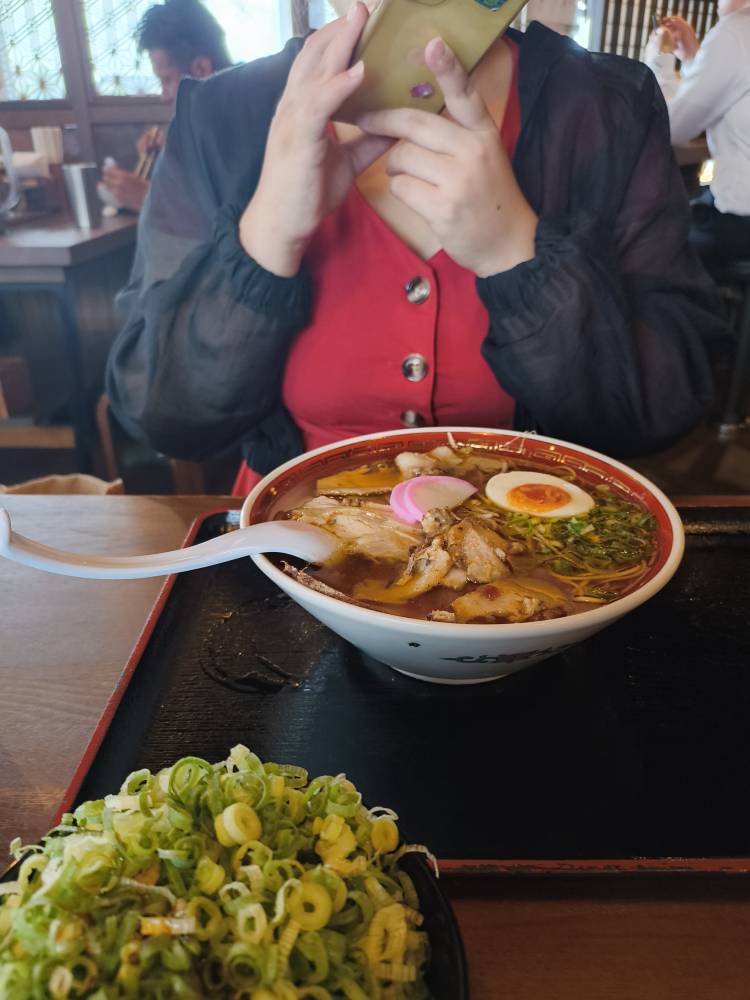 "中華そば　かたやま本店💖妊娠中・育休中もお仕事できる💖2026年も素敵なデートお待ちしています💖母乳ママのりんさん💖岡山人妻案内所＆岡山お見合い桜💖#母乳 #岡山市" を YouTube で見る