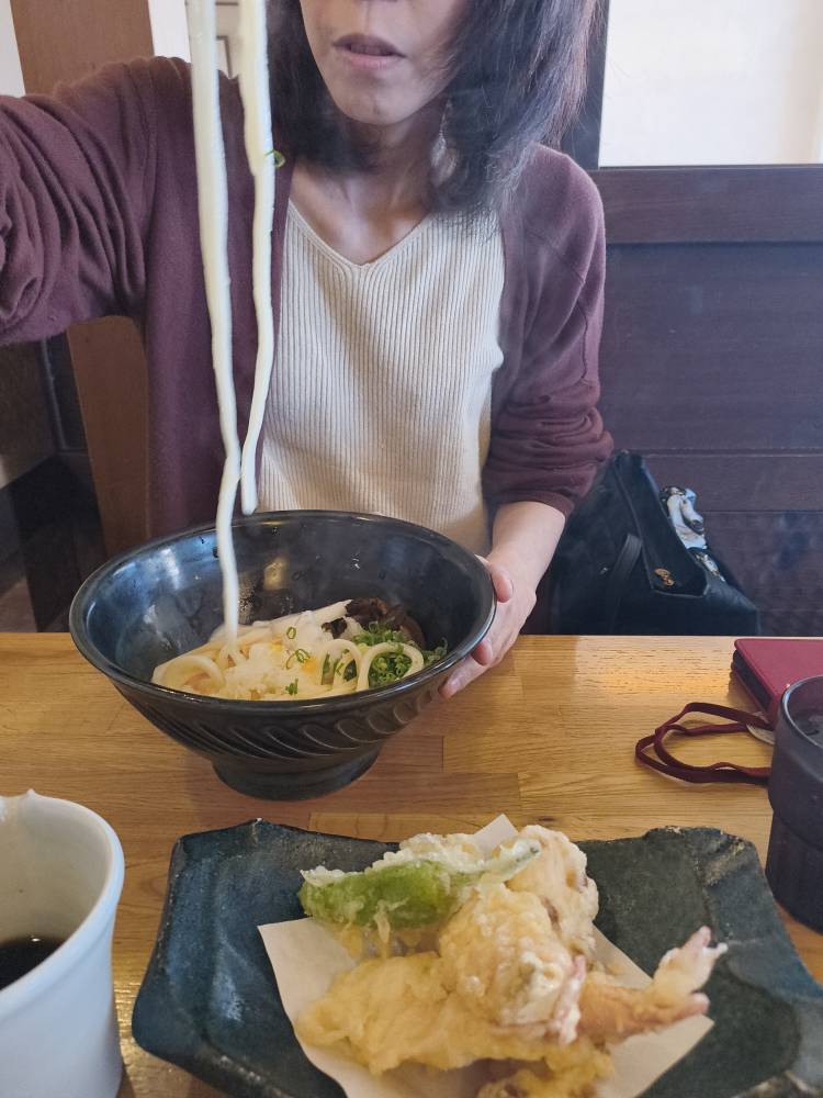 "うどんおよべ　清輝橋店💖高齢者障害者の方もお気軽呼んでください💖2026年も素敵なデートお待ちしています💖かのえさん💖岡山人妻案内所＆岡山お見合い桜💖#岡山市" を YouTube で見る