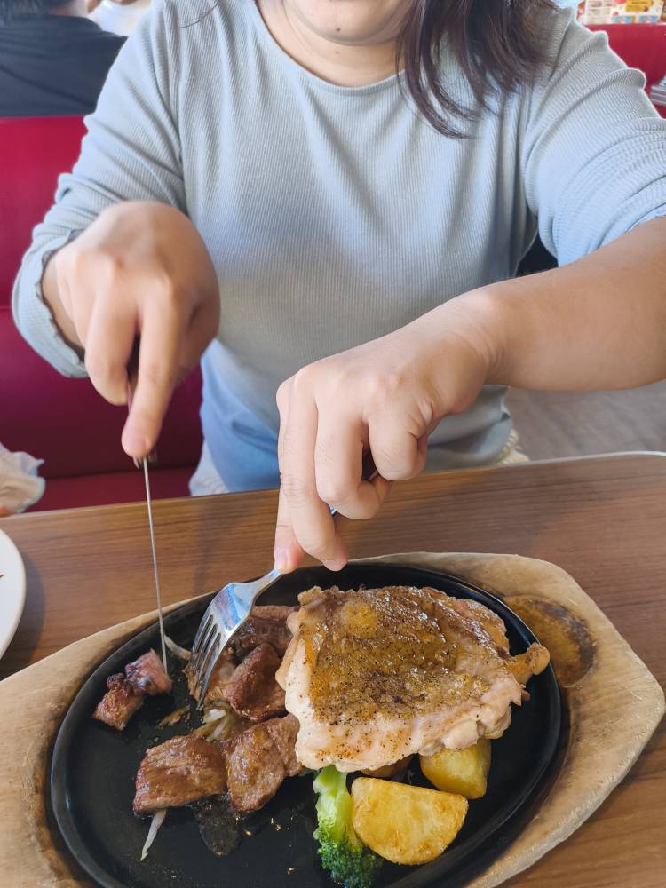 "ステーキのどん　岡山店　水曜日ランチ💖高齢者障害者の方もお気軽呼んでください💖2026年も素敵なデートお待ちしています💖新人みかさん💖岡山人妻案内所＆岡山お見合い桜💖#岡山市" を YouTube で見る