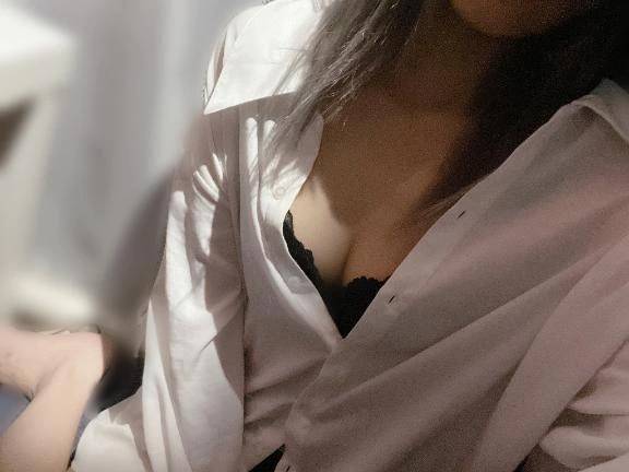 💚 " 雨宿りしよ？ " 💚