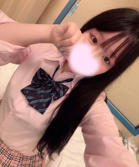 制服姿で…?